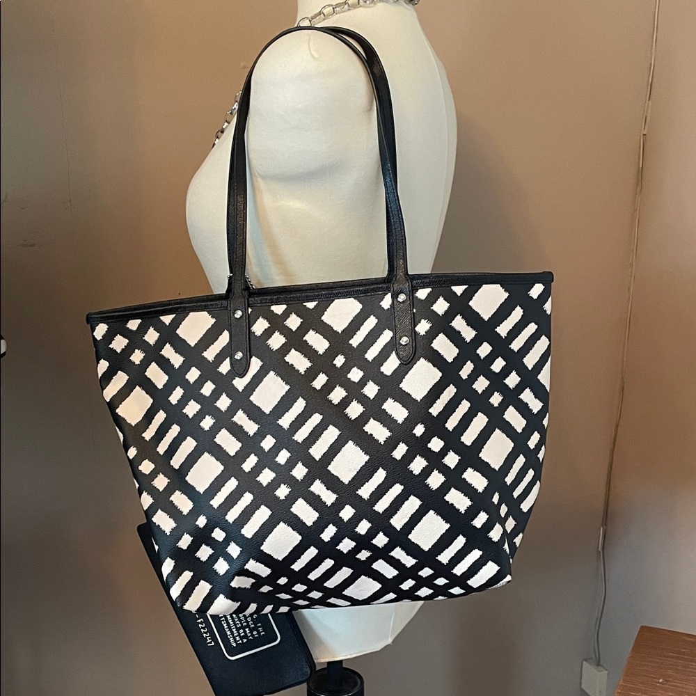 Coach Black and Cream Plaid Signature Tote with PouchNWT - Picture 4 of 9